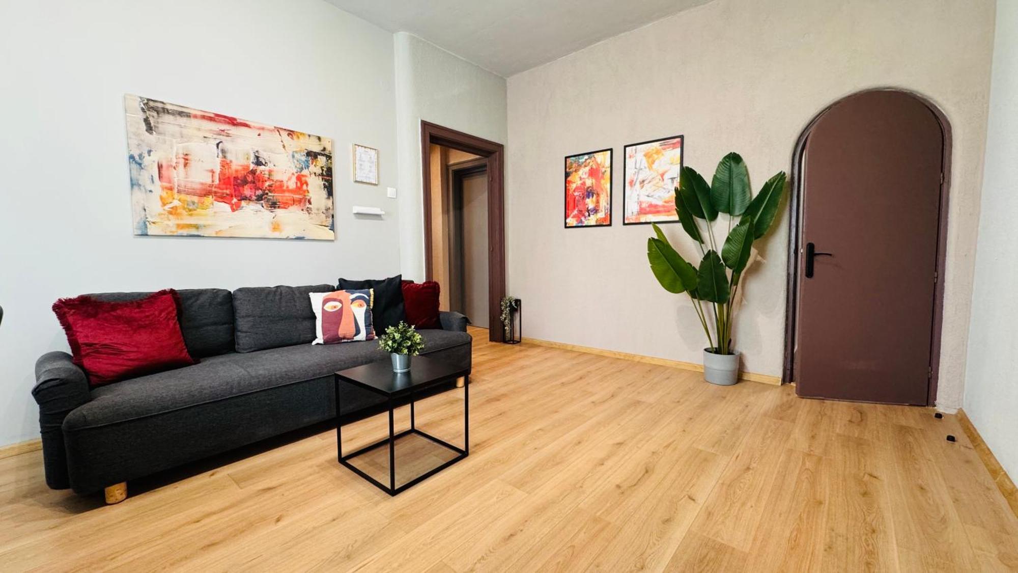 Ideal Home - Spacious & Modern Accommodation Near Unirii Square Bucharest Room photo