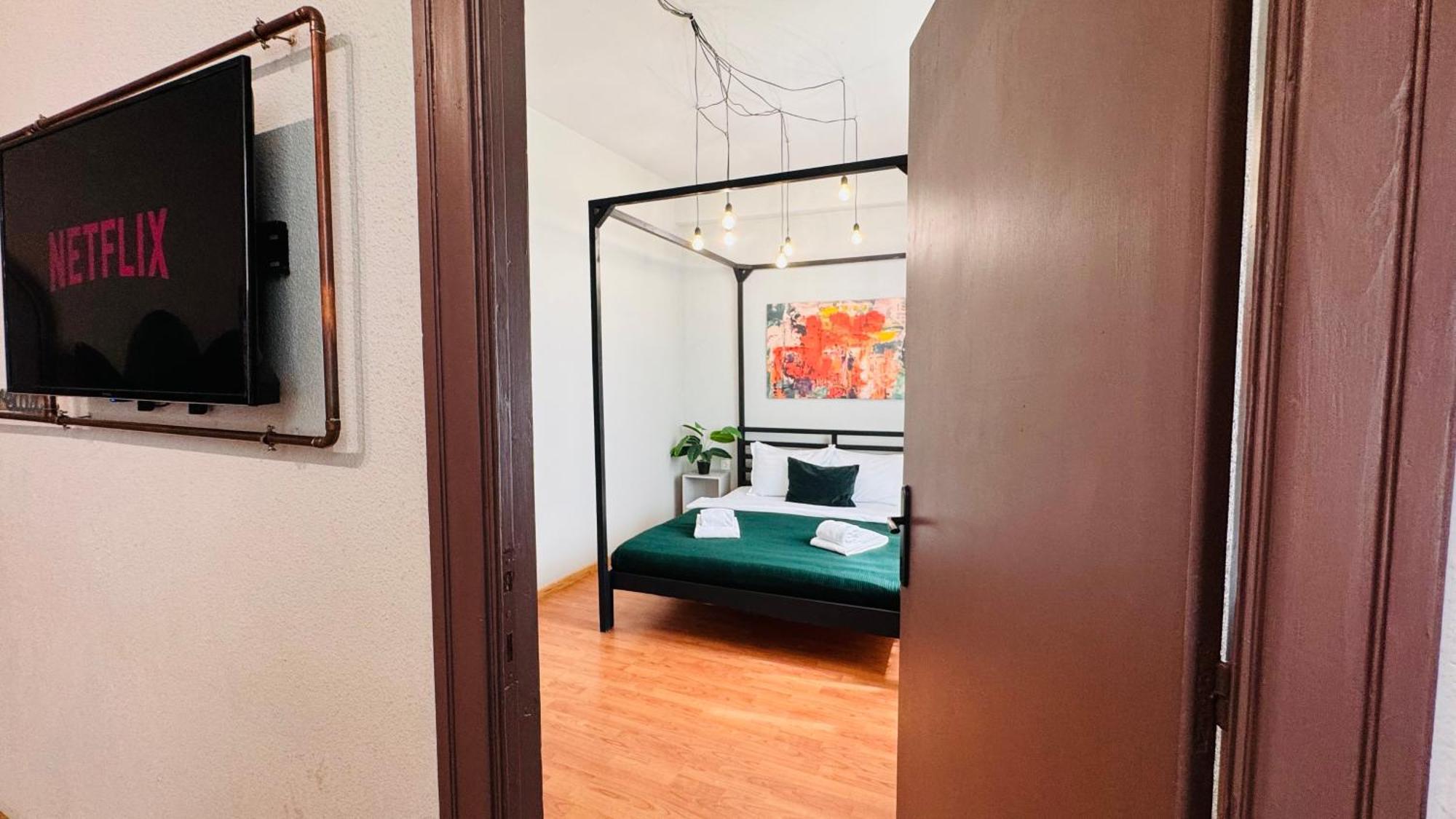Ideal Home - Spacious & Modern Accommodation Near Unirii Square Bucharest Room photo