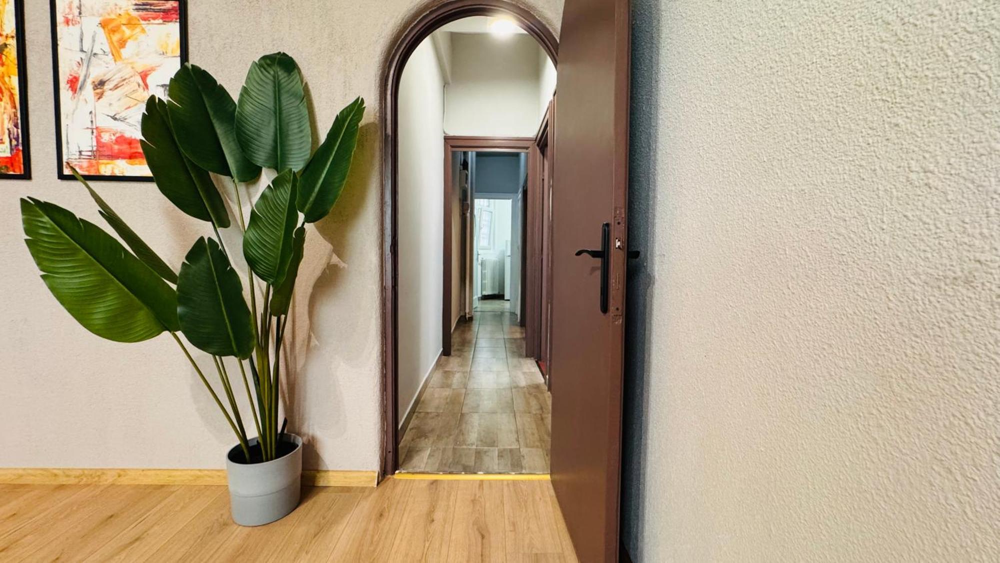 Ideal Home - Spacious & Modern Accommodation Near Unirii Square Bucharest Room photo