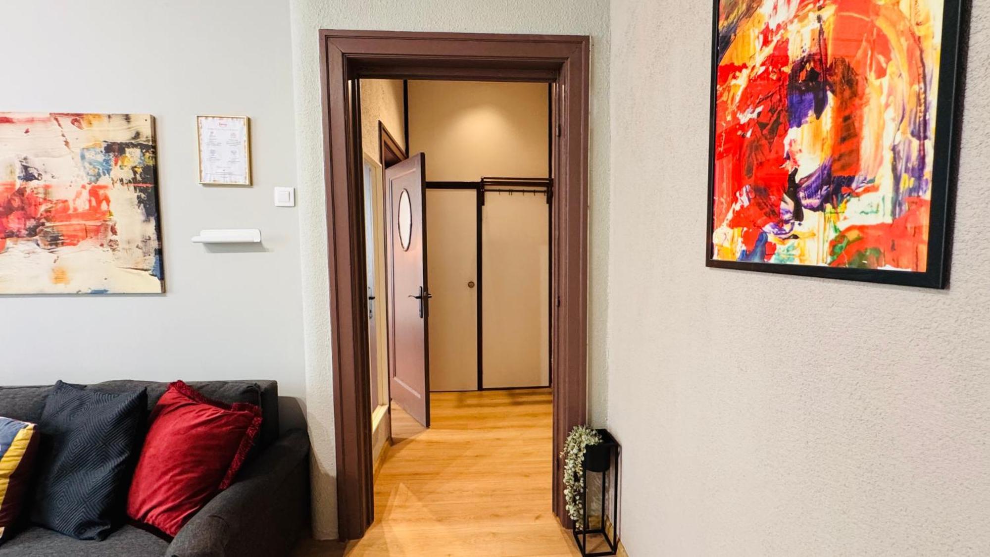 Ideal Home - Spacious & Modern Accommodation Near Unirii Square Bucharest Room photo